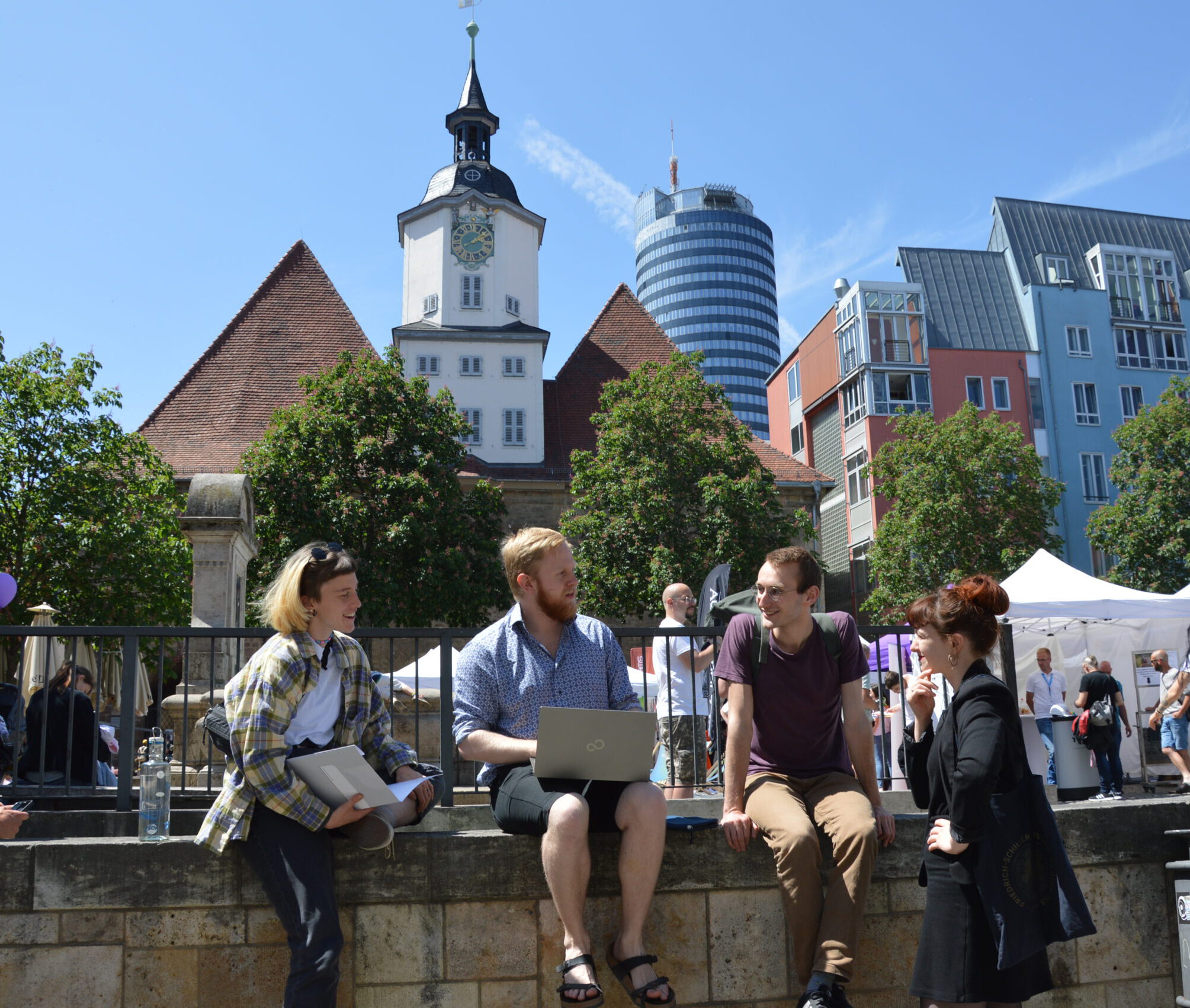 Studierende am Markt (Photo: Maja Menzel)
